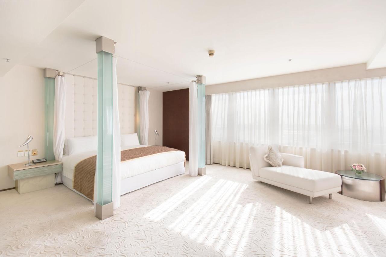 Regal Airport Hotel Hong Kong